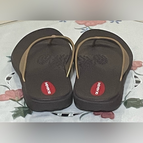 Okabashi Gold Thong Sandals - Picture 4 of 7
